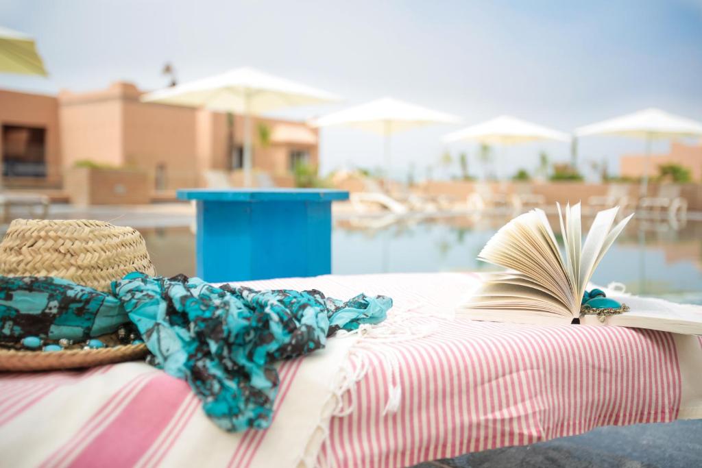 Bazén v ubytování Apparthotel Eden Beach nebo v jeho okolí