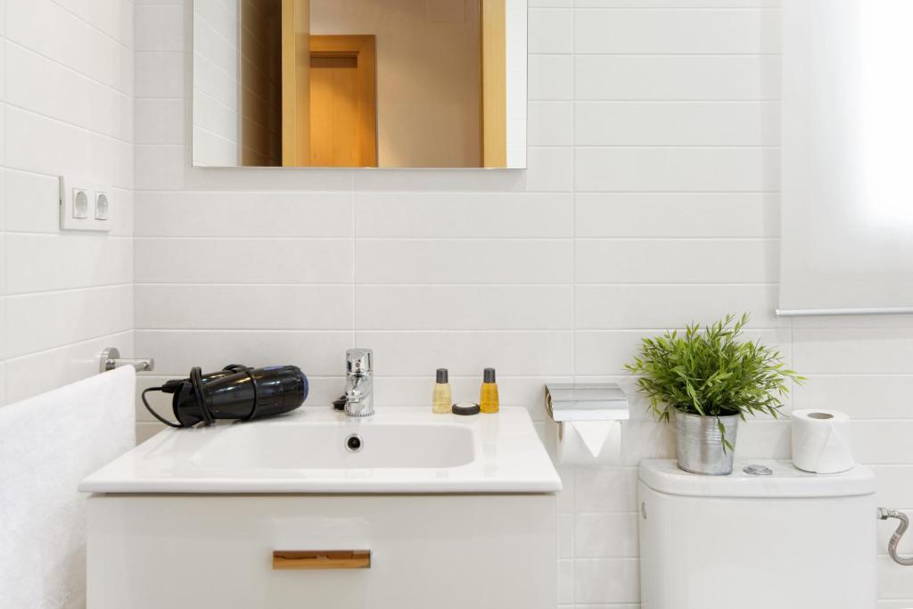 Eixample Building Apartments by Mercedes Heritage - 17