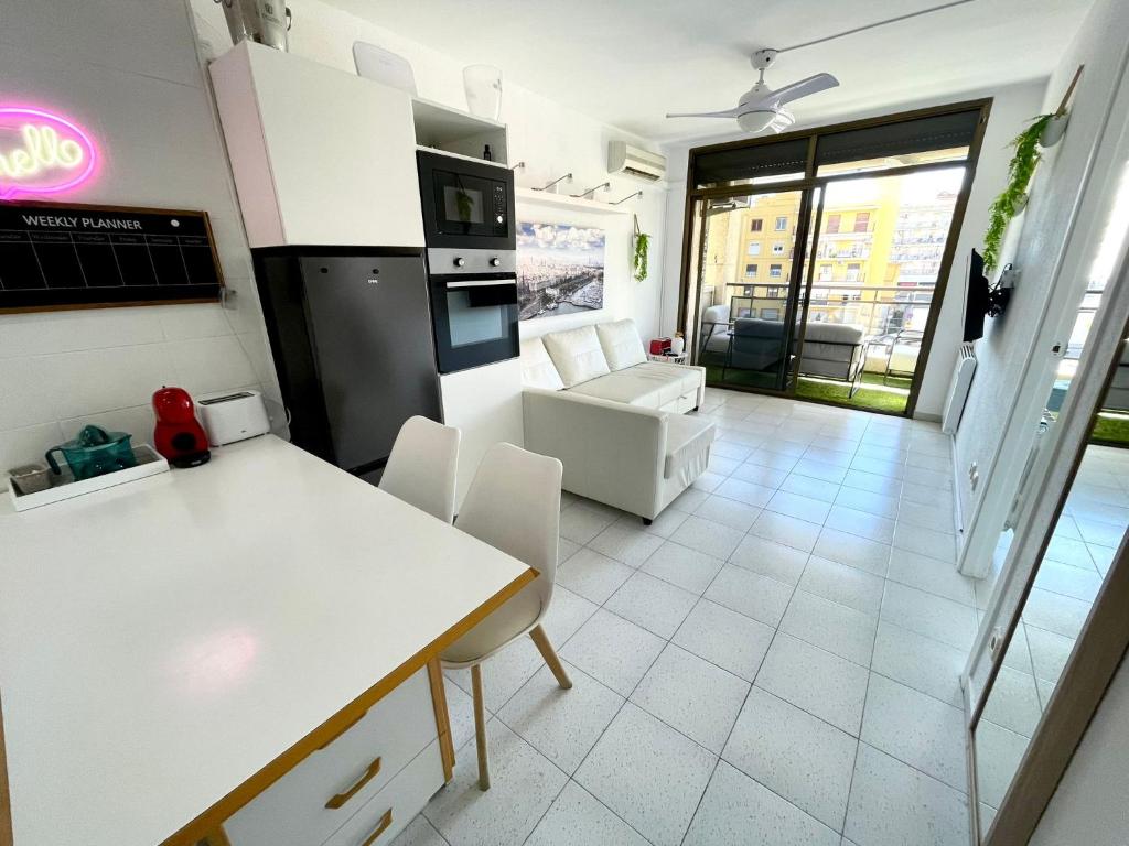 Kuchyňa alebo kuchynka v ubytovaní Apartemento piscina centro calella 3 min playa