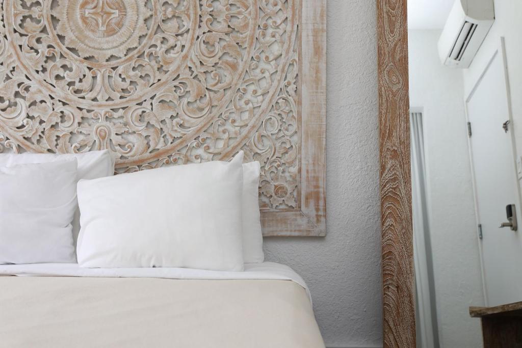 Postel nebo postele na pokoji v ubytování Treehouse Hotel