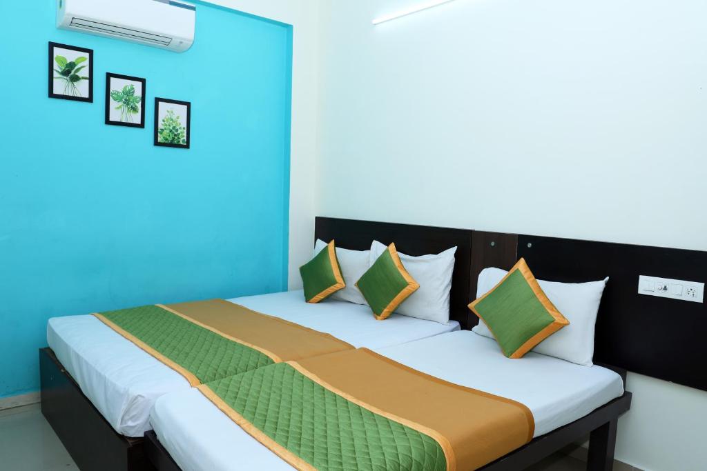 Postel nebo postele na pokoji v ubytování Royal Green Accommodation Chennai Airport