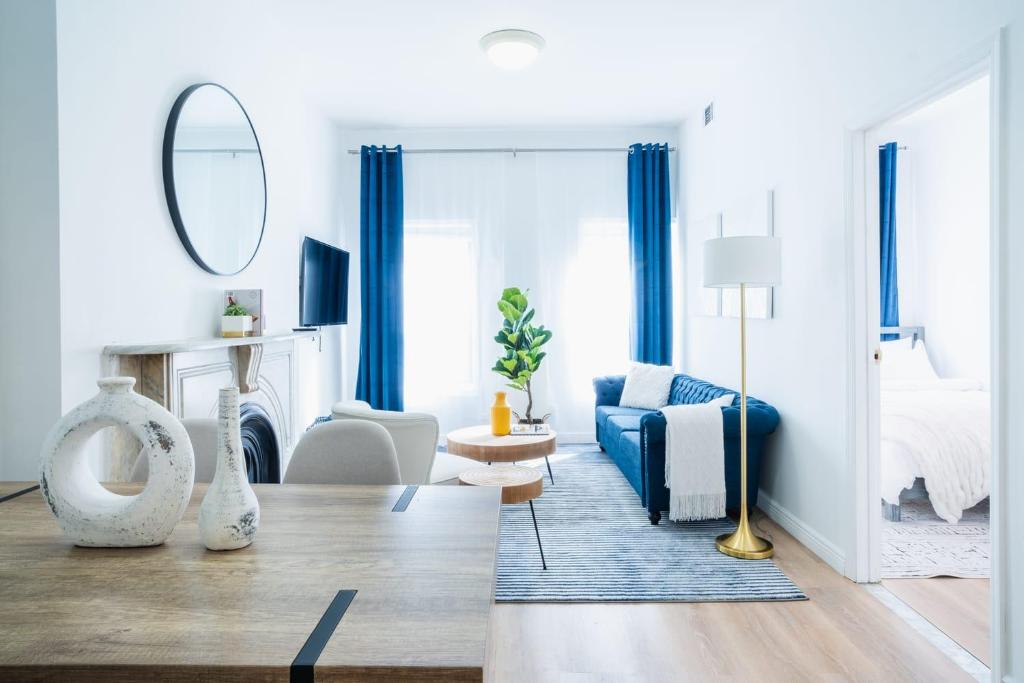 Et opholdsområde på 1435-4 I 3 Bedrooms 2Bath W D Prime Upper east