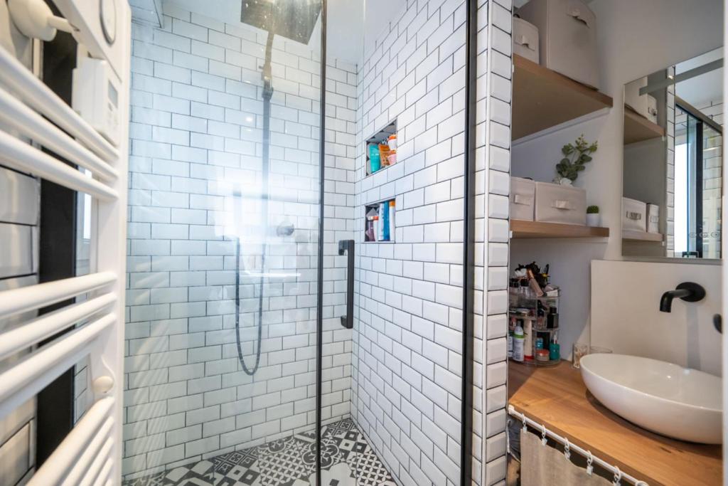 a bathroom with a shower and a sink at Beautiful duplex on the outskirts of Paris - Welkeys in Levallois-Perret