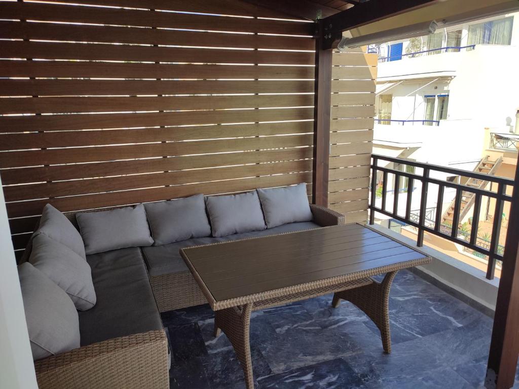 Balkón nebo terasa v ubytování Blue Seaview Suites