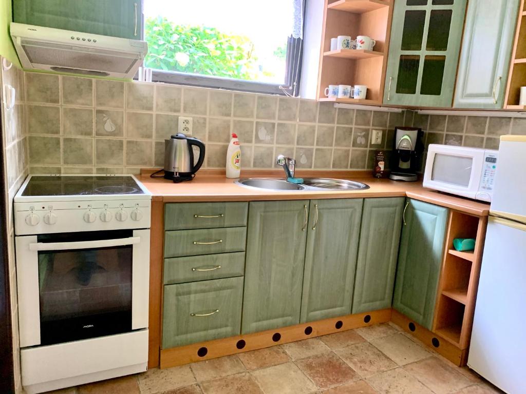 Kuchyň nebo kuchyňský kout v ubytování Apartman Daniela