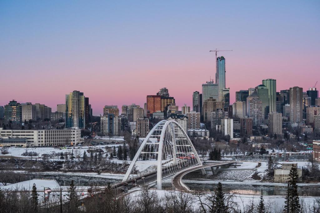 Nespecifikovaný výhled na destinaci Edmonton nebo výhled na město při pohledu z hotelu