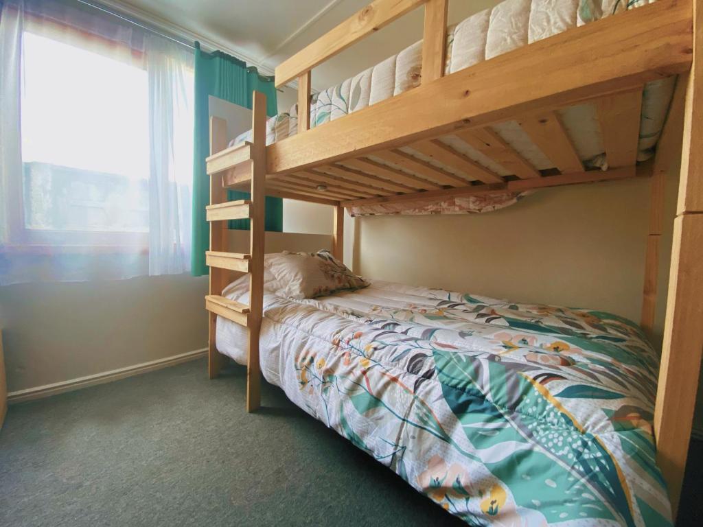 Postel nebo postele na pokoji v ubytování Indomito Sur Hostel