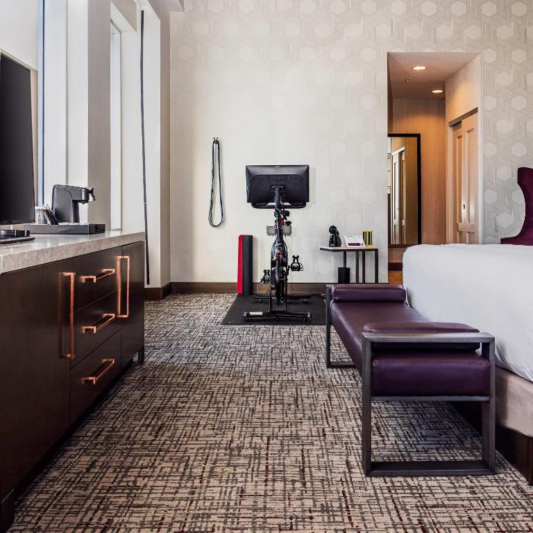 H Hotel Los Angeles, Curio Collection By Hilton - Wellness King Room Met Peloton
