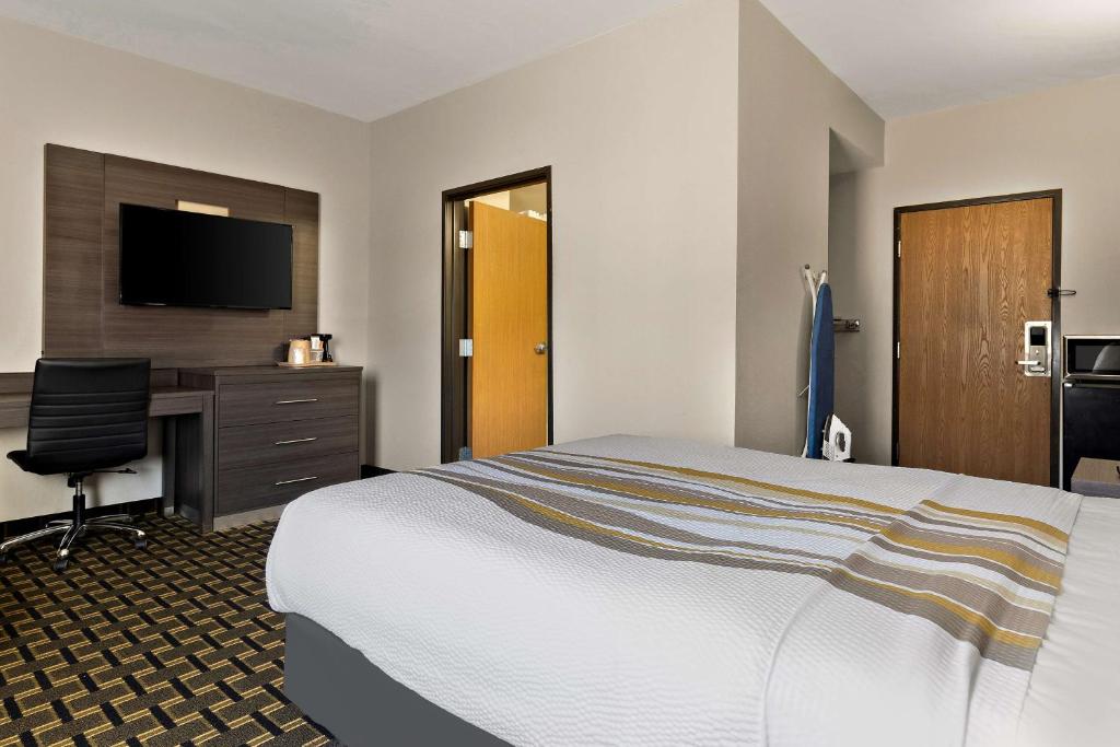 SureStay Plus Hotel by Best Western Tulsa East - Queen Kamer Met Rolstoeltoegankelijke Inloopdouche