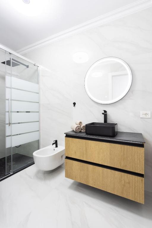 a bathroom with a sink and a mirror at Apartamento Clara in Los Cristianos
