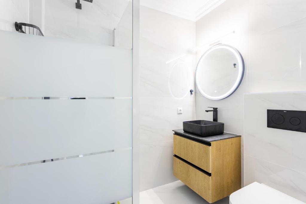 a bathroom with a sink and a mirror at Apartamento Clara in Los Cristianos