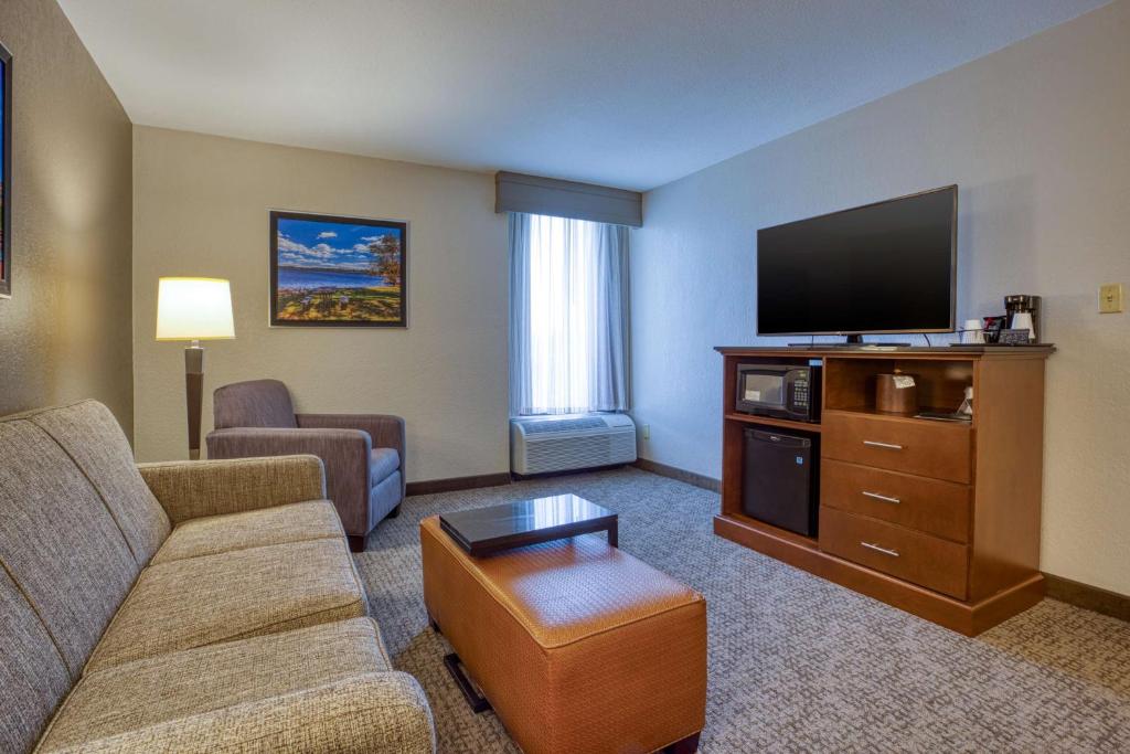 Drury Inn & Suites St. Louis - Fairview Heights - King Suite Con Sofá Cama
