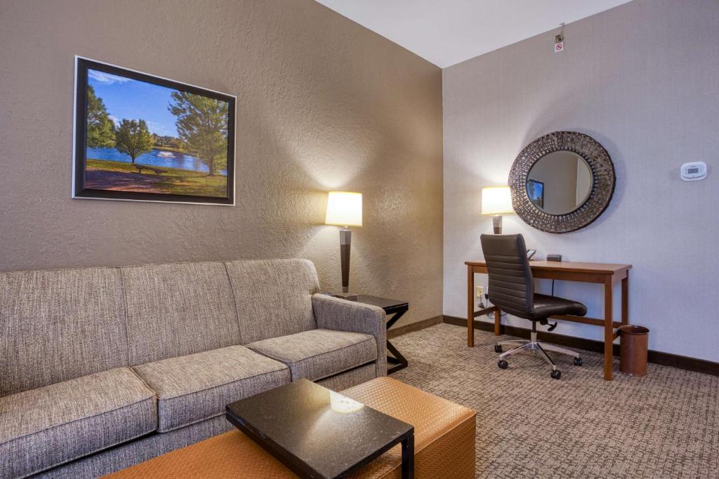 Drury Inn & Suites St. Louis - Fairview Heights - Reina Suite Con Sofá Cama