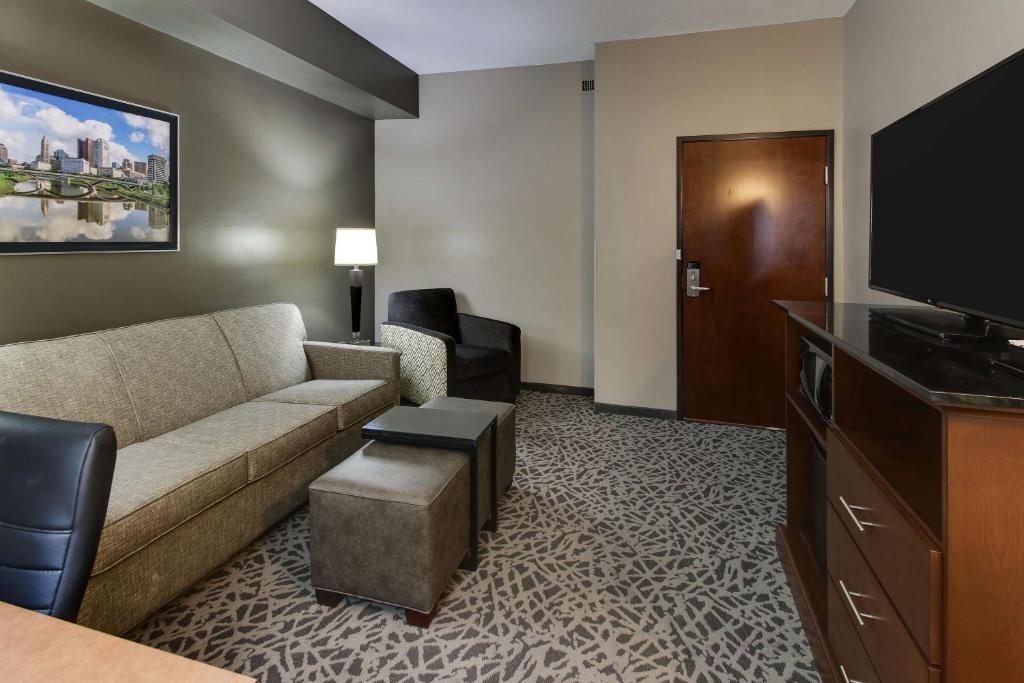 Drury Inn & Suites Columbus Polaris - デラックス キング スイート