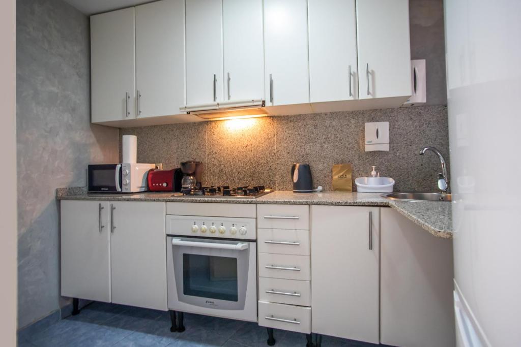 Kuchyňa alebo kuchynka v ubytovaní 42man1018 Centrally located flat in Sant Antoni
