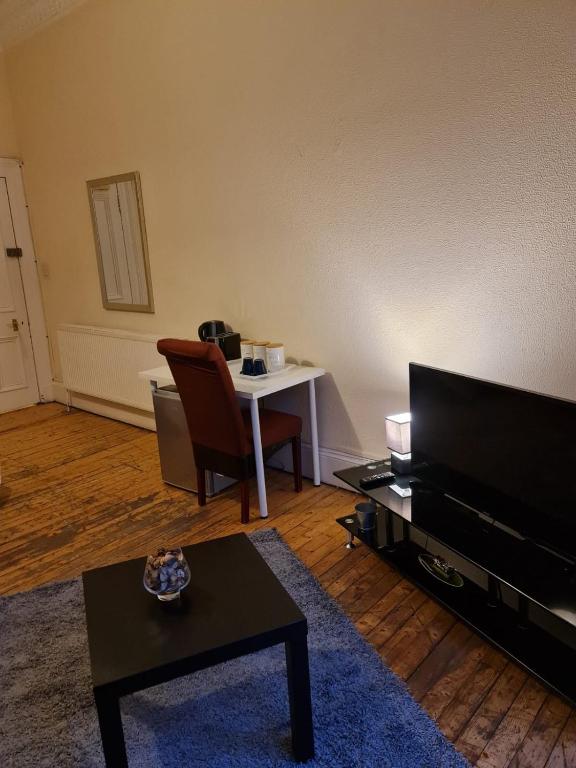TV a/nebo společenská místnost v ubytování Haymarket Station Rooms