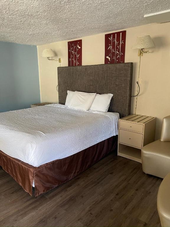 Ένα ή περισσότερα κρεβάτια σε δωμάτιο στο Safari Motel