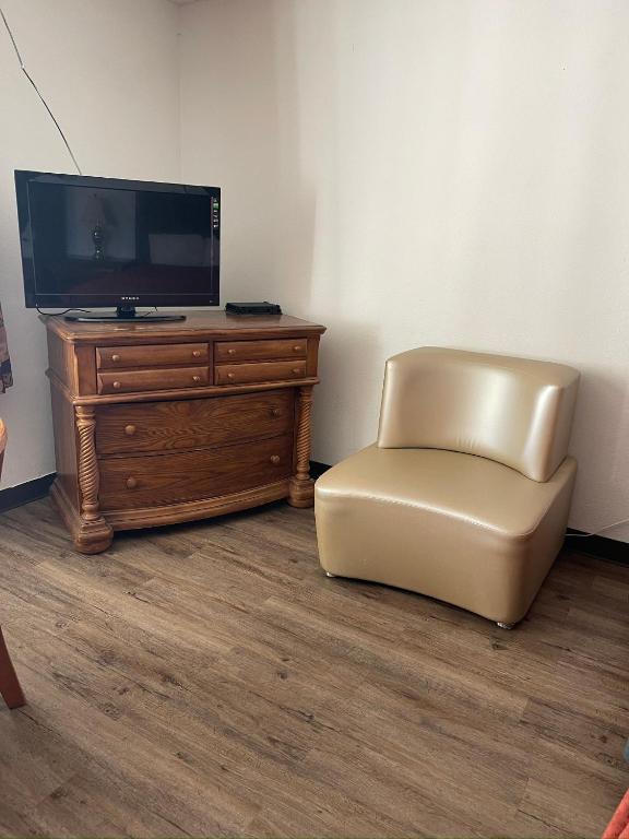 Μια τηλεόραση ή/και κέντρο ψυχαγωγίας στο Safari Motel