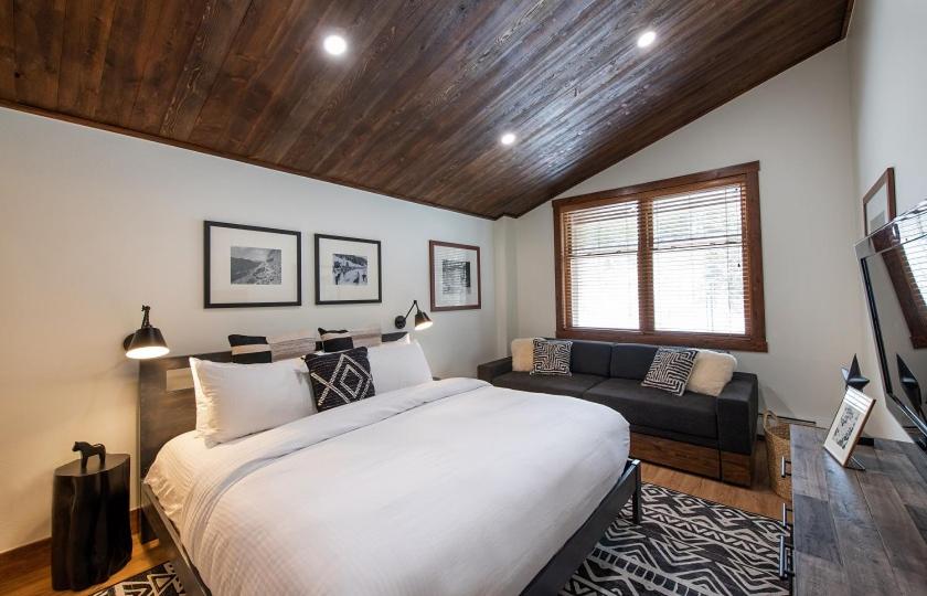a bedroom with a large bed and a couch at Zephyr Mountain Lodge Premium-Rated 2100 in Winter Park