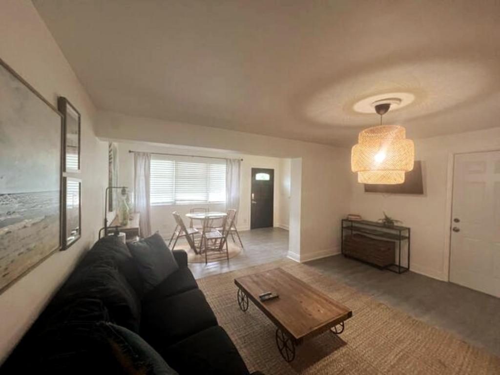 Designed Private Suites in Miami - Suite De Dos Dormitorios