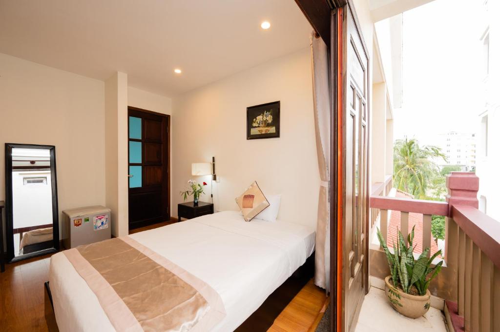 Giường trong phòng chung tại B'Lan Riverside Villa