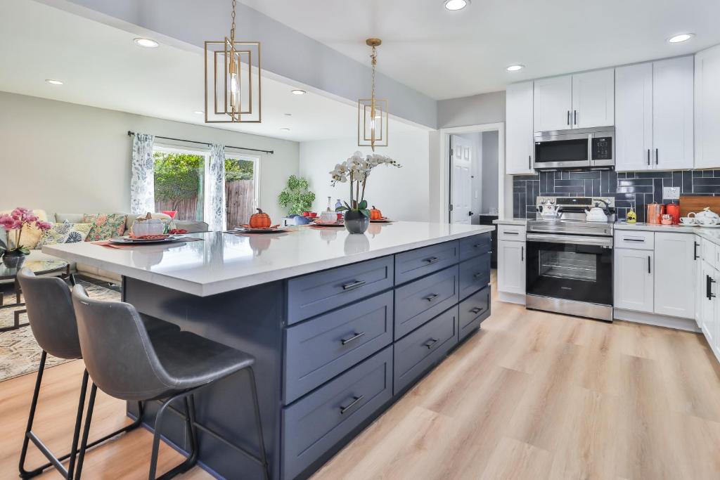 Photo inspiration: Picture Idea: Luxury Corporate Housing Minutes To Hollywood Los Angeles Updated