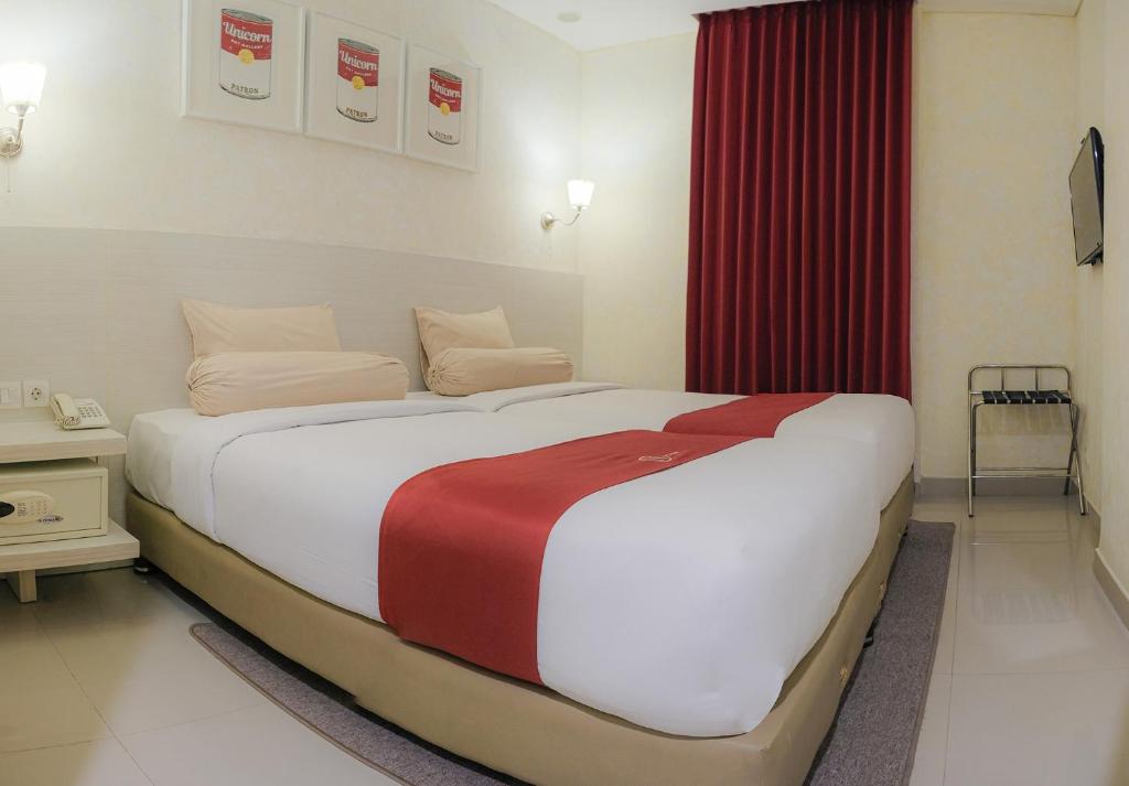 Ένα ή περισσότερα κρεβάτια σε δωμάτιο στο The Win Hotel Surabaya
