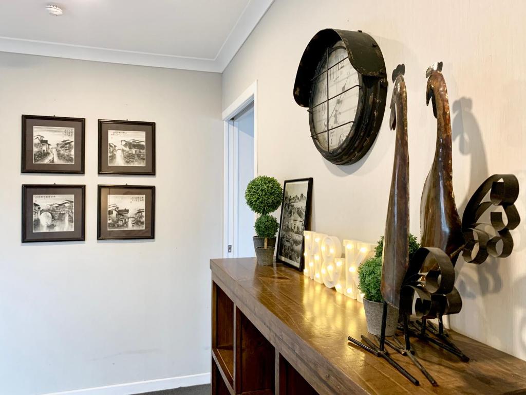 M&K Home with central air condition, 4 bedrooms, by Chartwell Shopping Centre - Resim 13