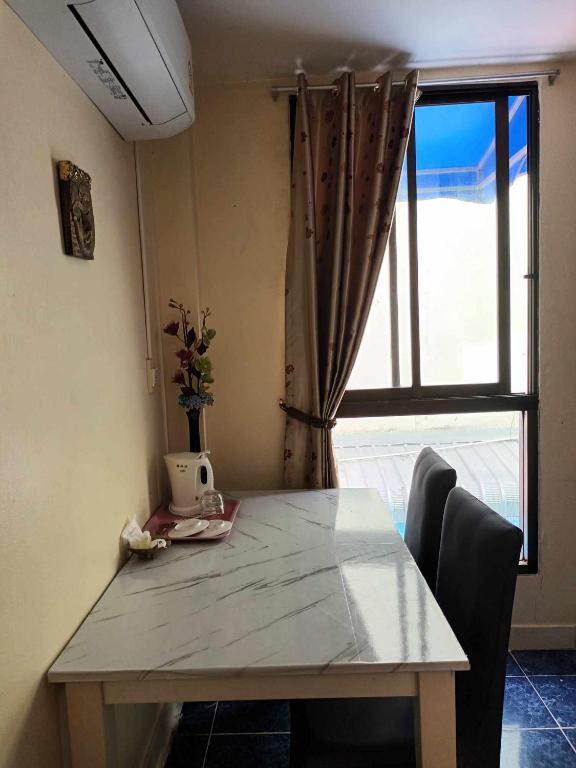 Patong Rose Guest House 50m to Beach - Deluxe Double Room