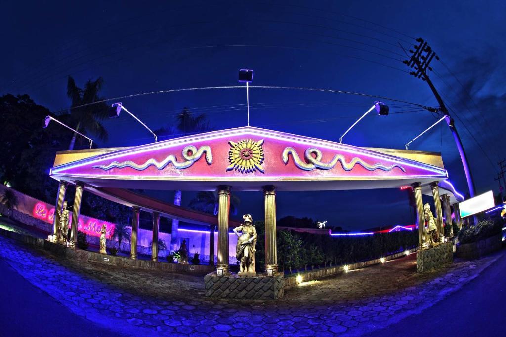 Hotel & Motel Le Baron