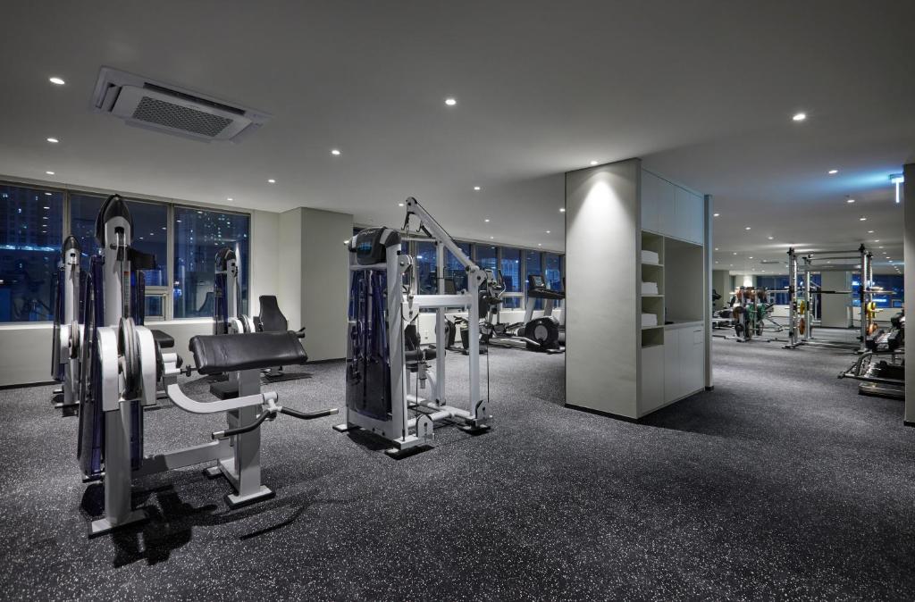 Fitness centrum a/nebo fitness zařízení v ubytování Hotel Interciti