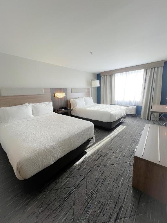 Postel nebo postele na pokoji v ubytování Holiday Inn Express Federal Way - Seattle South by IHG