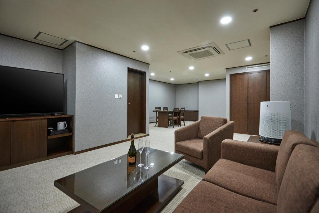 TV a/nebo společenská místnost v ubytování Hotel Interciti