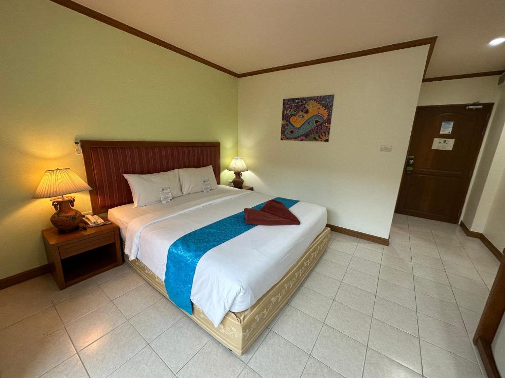 Postel nebo postele na pokoji v ubytování Thipurai Beach Hotel