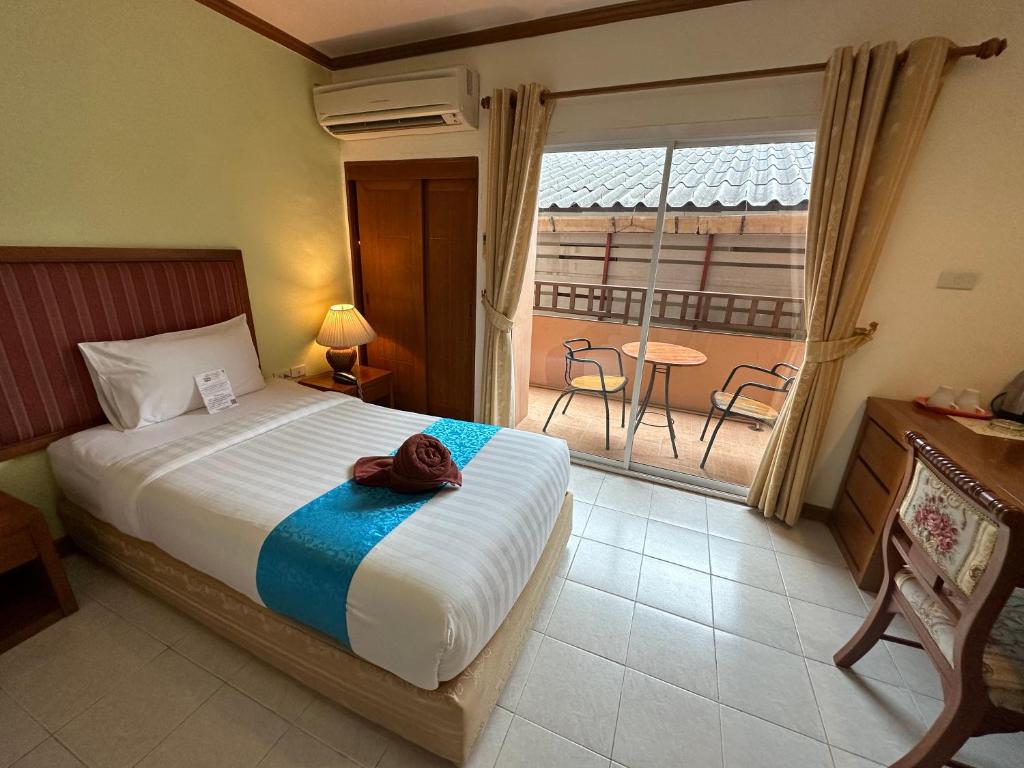 Postel nebo postele na pokoji v ubytování Thipurai Beach Hotel