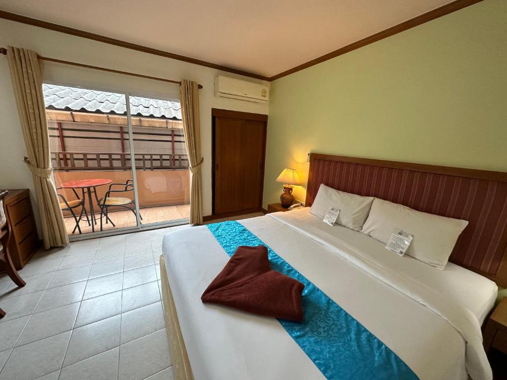 Postel nebo postele na pokoji v ubytování Thipurai Beach Hotel