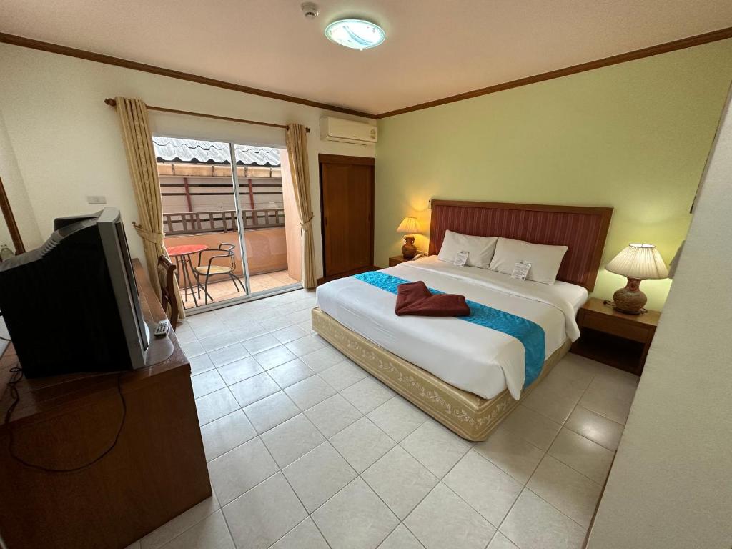 Postel nebo postele na pokoji v ubytování Thipurai Beach Hotel