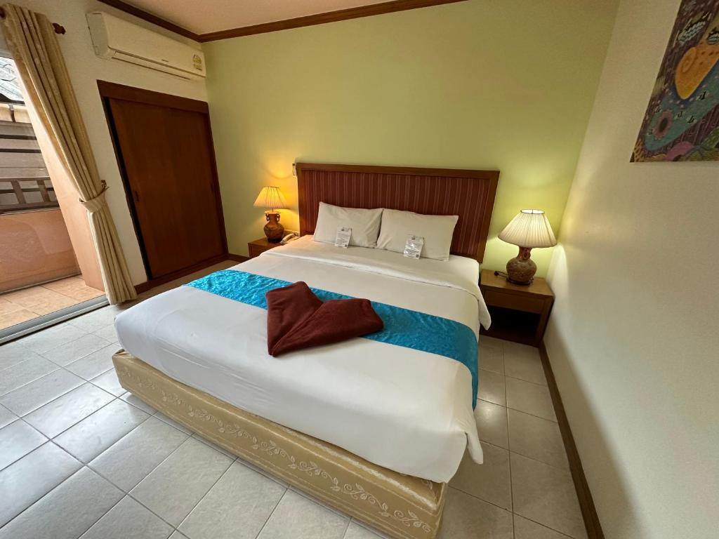 Postel nebo postele na pokoji v ubytování Thipurai Beach Hotel