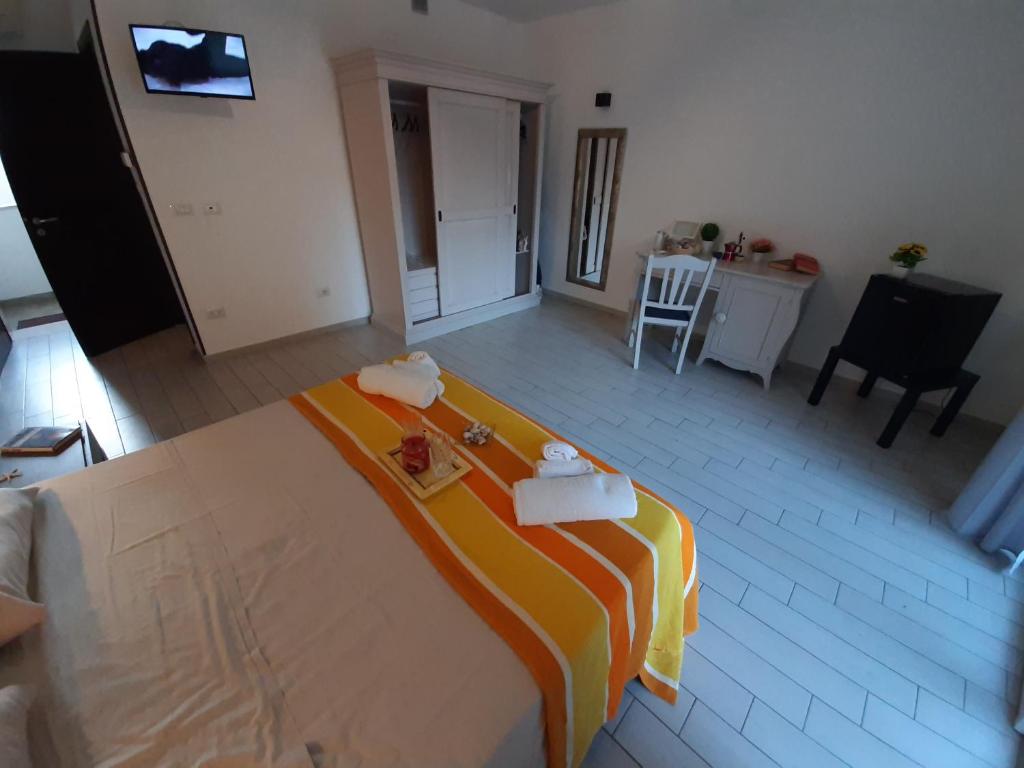 TV a/nebo společenská místnost v ubytování Dimore centro Lecce Affittacamere B&B