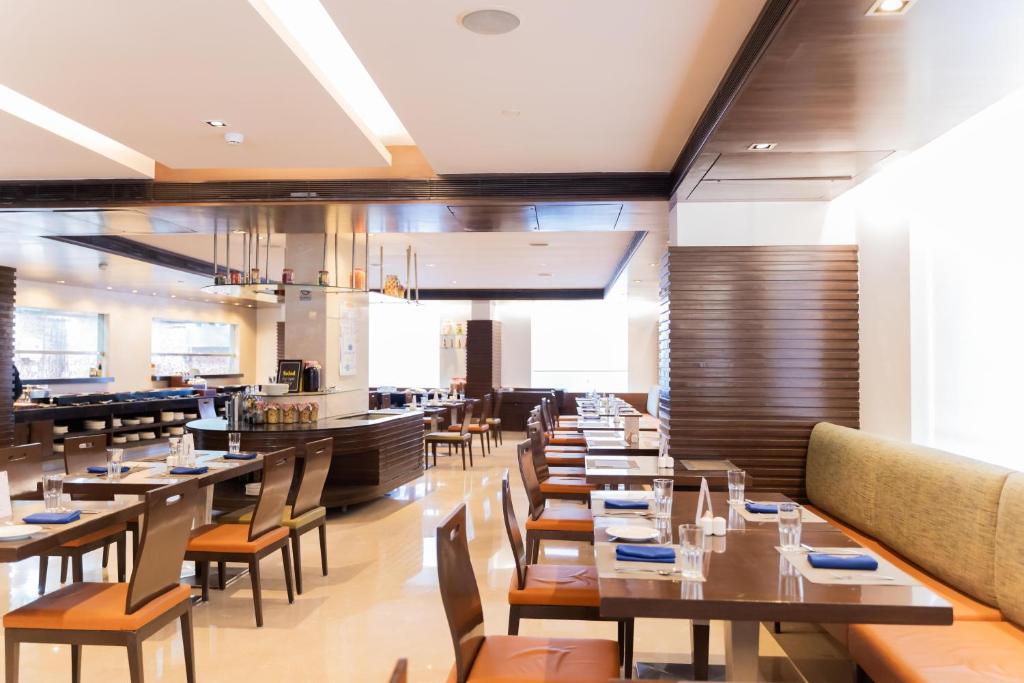 Posezení v ubytování Four Points by Sheraton Ahmedabad