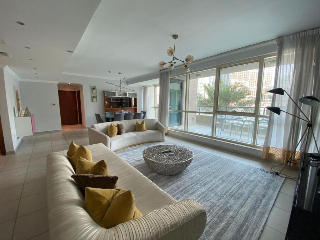 Dream Inn Apartments - Marina Quays - отзывы и видео