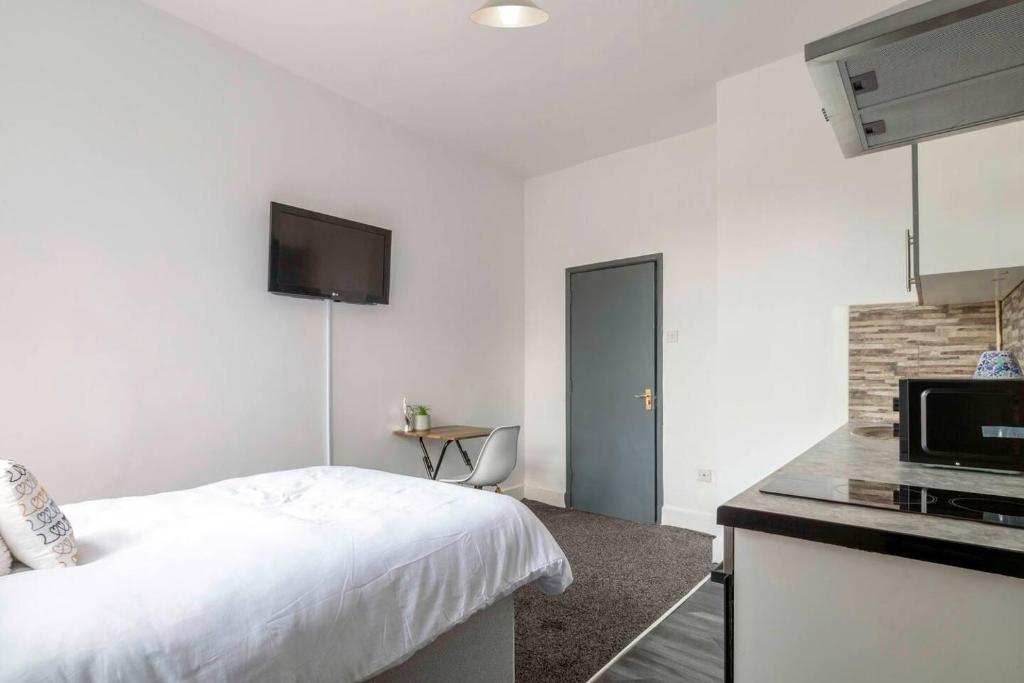 Self Contained 1Bed Studio5 in Coventry, Coventry (updated prices 2024)