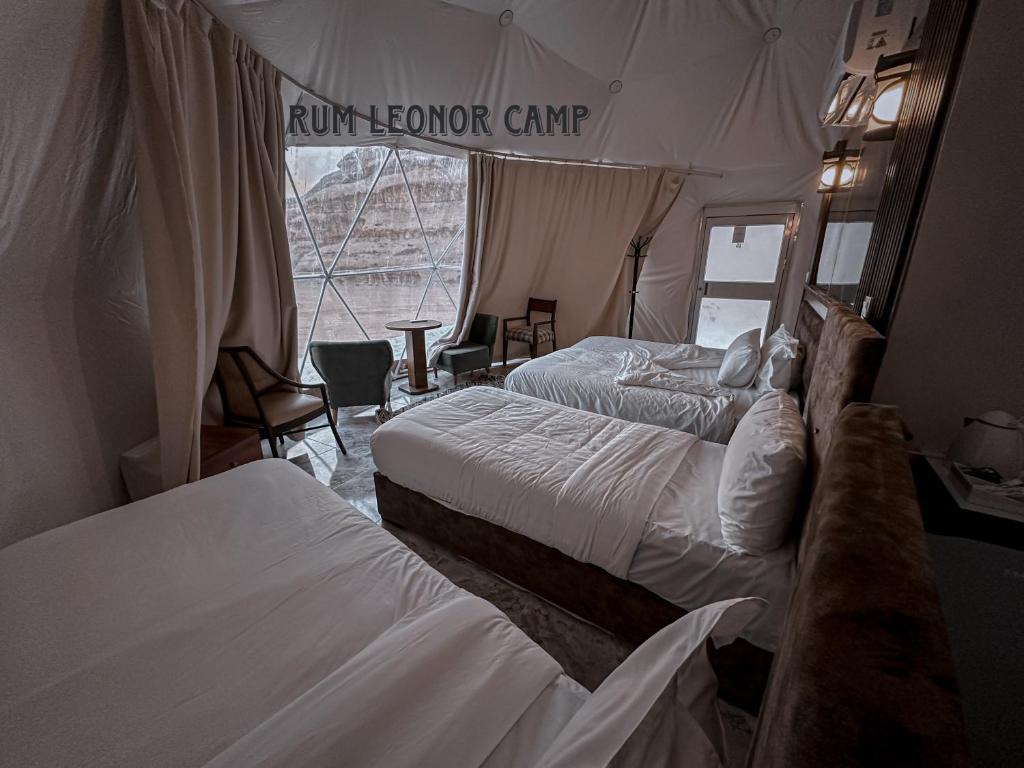 Postel nebo postele na pokoji v ubytování RUM LEONOR CAMP