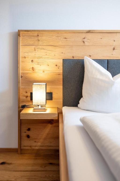 Postel nebo postele na pokoji v ubytování Holzlodge deluxe