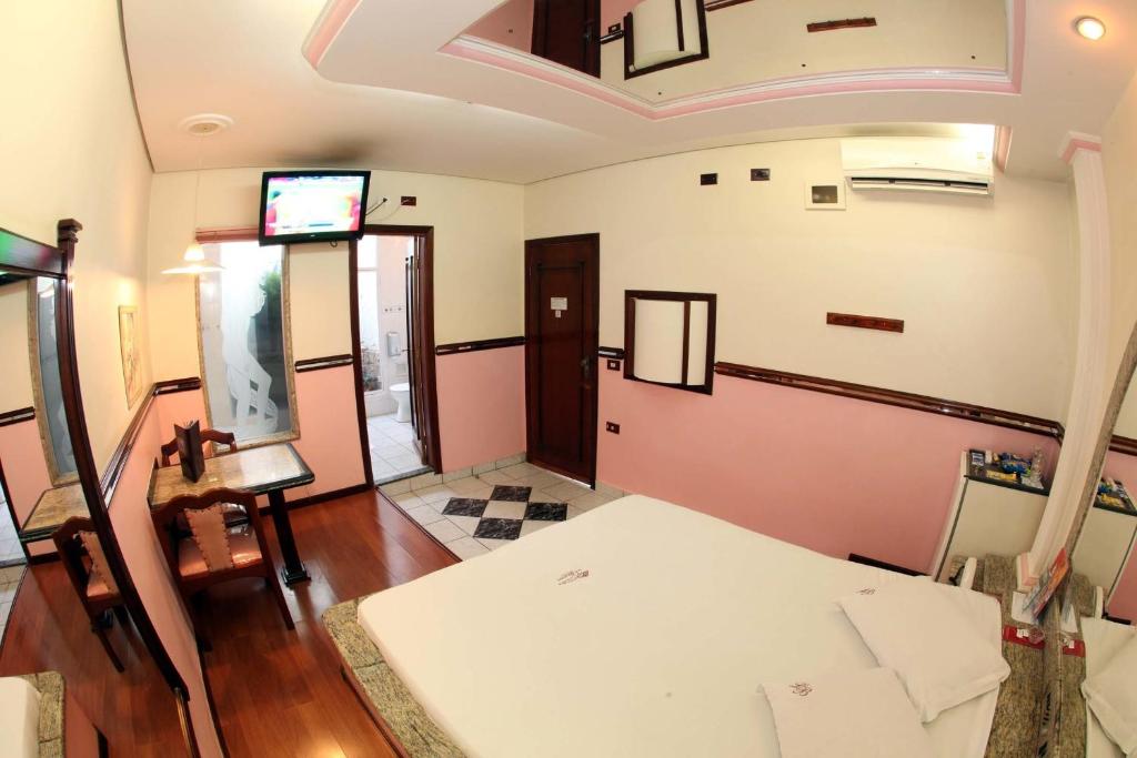  Hotel & Motel Le Baron