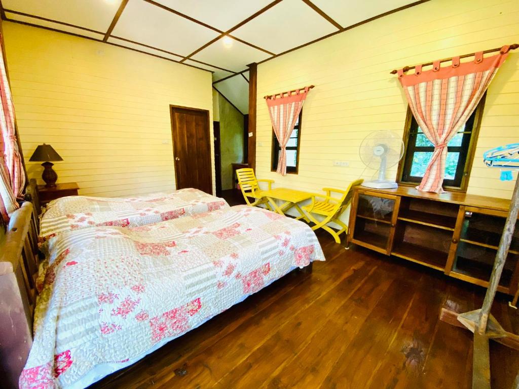 At Home Chiang Dao, Pooch Lovers - Chambre Quadruple Avec Salle De Bain Privée