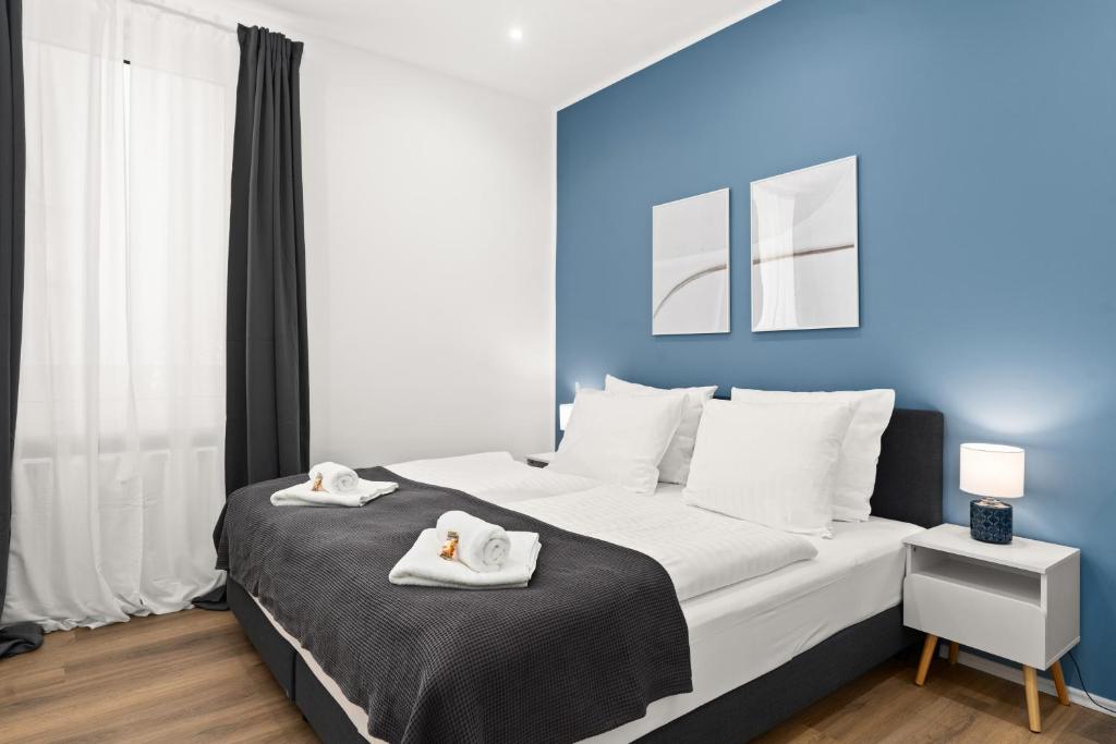 a bedroom with a large bed with towels on it at SHINY HOMES - Kitchen - Free Parking - Netflix in Bielefeld