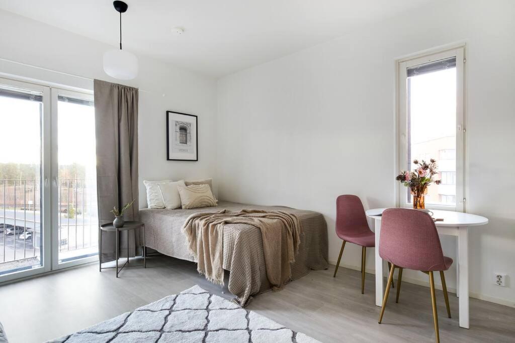 Ένα ή περισσότερα κρεβάτια σε δωμάτιο στο Top Floor Tarutie