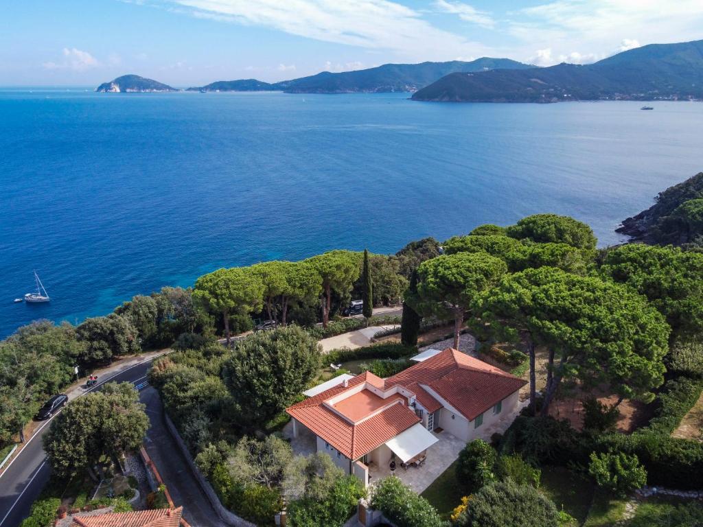 Naturlandskabet i nærheden af villaen