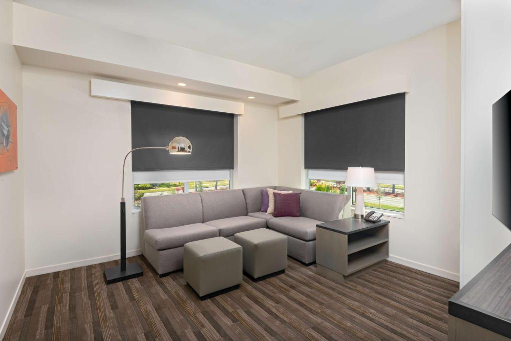 Hyatt House Orlando Airport photo